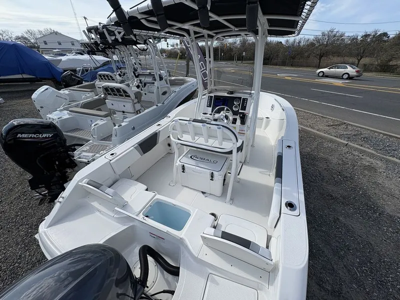 Slide: The Image of Robalo R180 2026 - 5