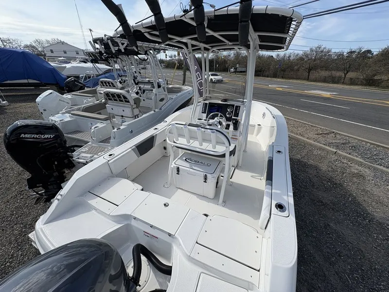 Slide: The Image of Robalo R180 2026 - 4