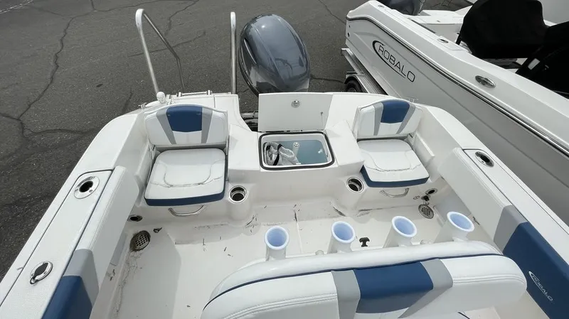 Slide: The Image of Robalo R180 2026 - 8