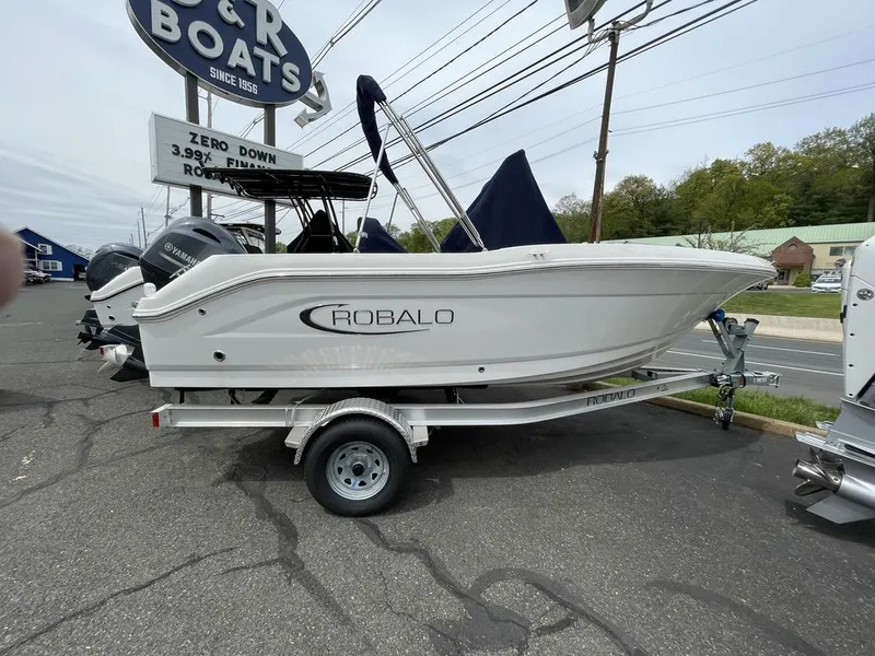 Slide: The Image of Robalo R180 2026 - 0