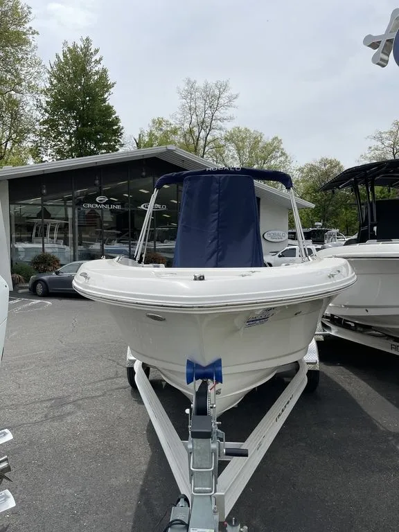 Slide: The Image of Robalo R180 2026 - 2