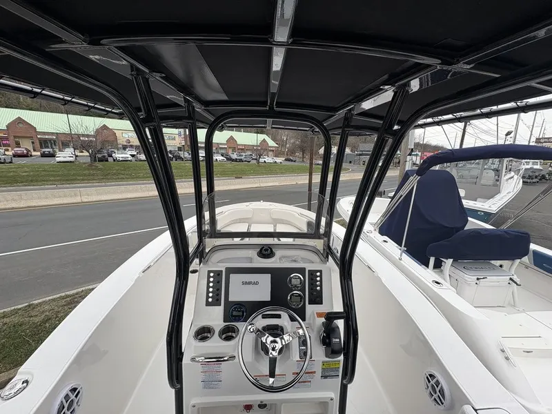 Slide: The Image of Robalo R200 2026 - 4