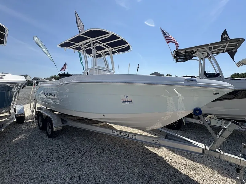 The Image of Robalo R200 2026 - undefined