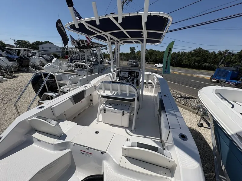 Slide: The Image of Robalo R200 2026 - 6