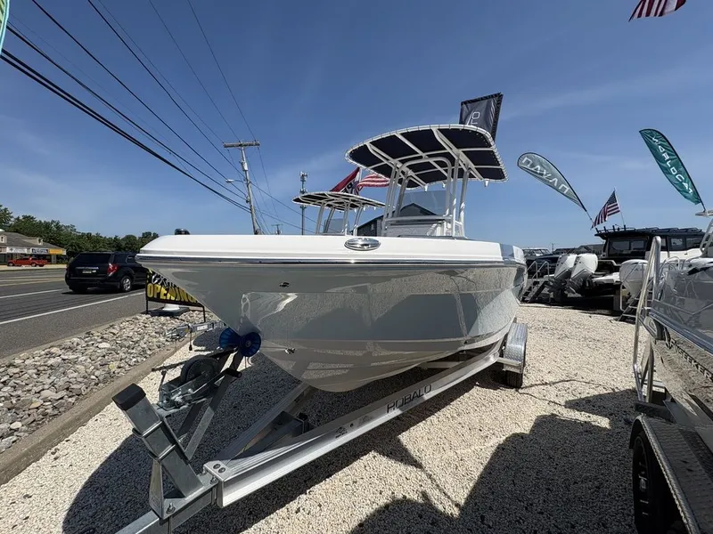 Slide: The Image of Robalo R200 2026 - 2