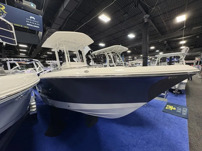 Slide: The Image of Robalo R230 2026 - 0