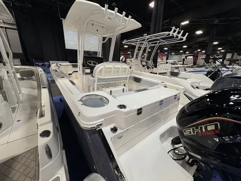 Slide: The Image of Robalo R230 2026 - 2