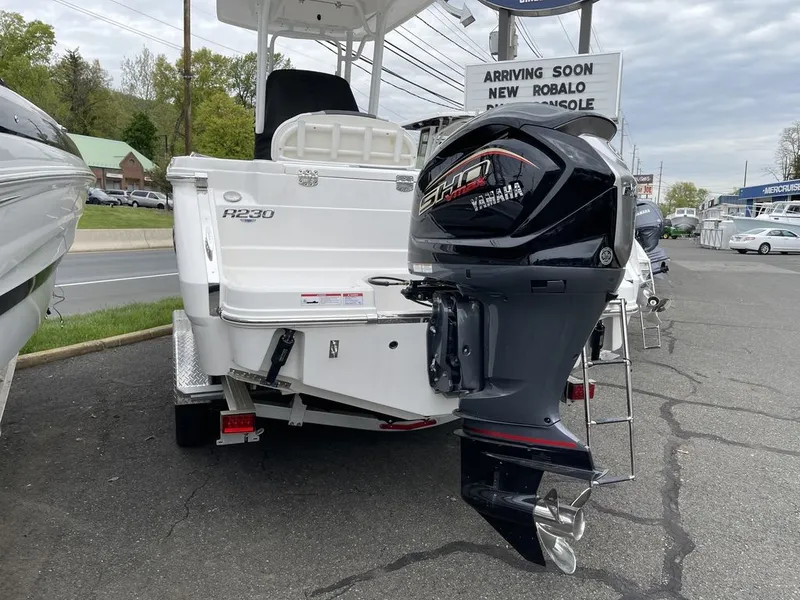 Slide: The Image of Robalo R230 2026 - 2