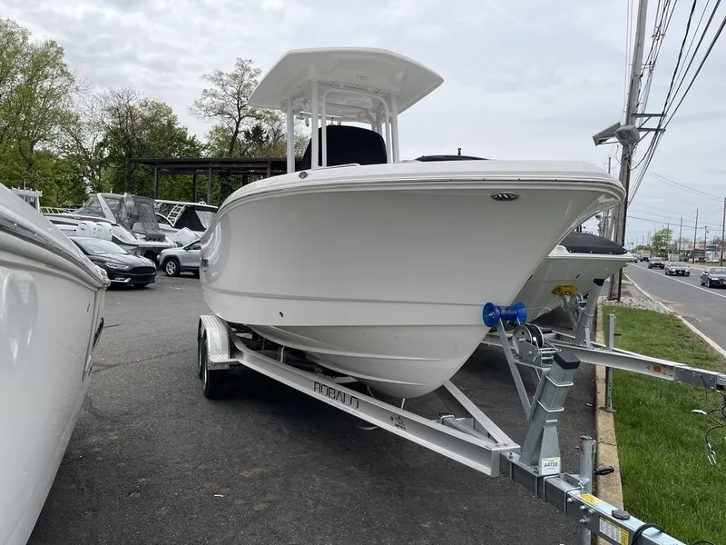Slide: The Image of Robalo R230 2026 - 1