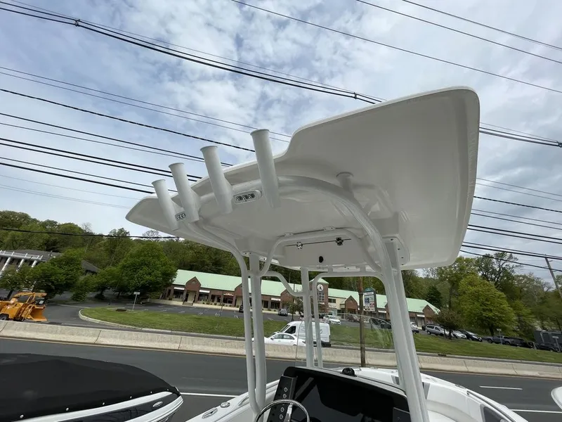 Slide: The Image of Robalo R230 2026 - 12