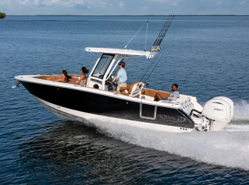 Slide: The Image of Robalo R250 2026 - 21