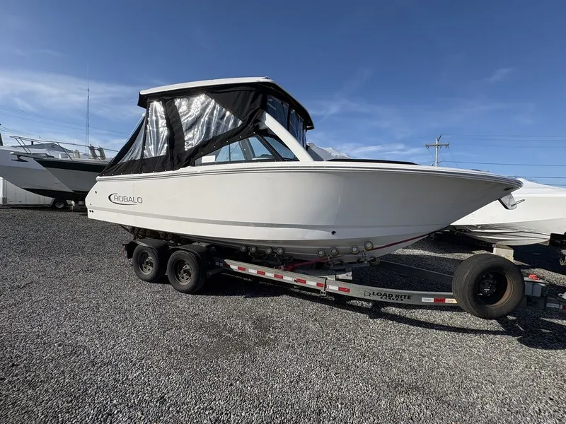 Slide: The Image of Robalo R257 2026 - 0