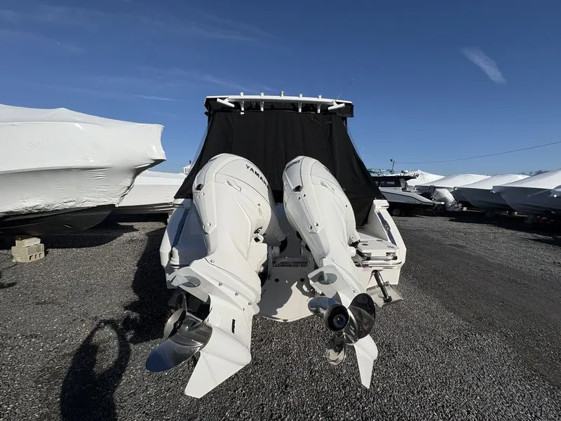 Slide: The Image of Robalo R257 2026 - 4