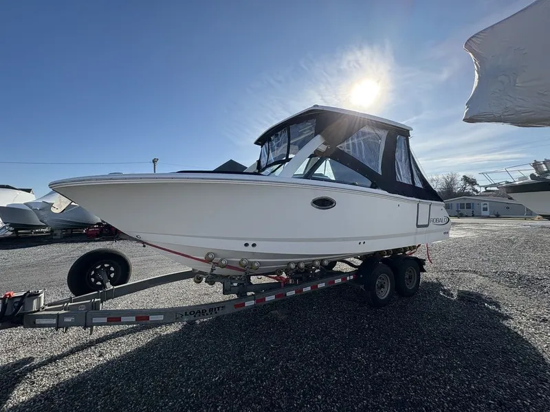 Slide: The Image of Robalo R257 2026 - 1