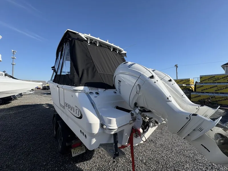 Slide: The Image of Robalo R257 2026 - 3