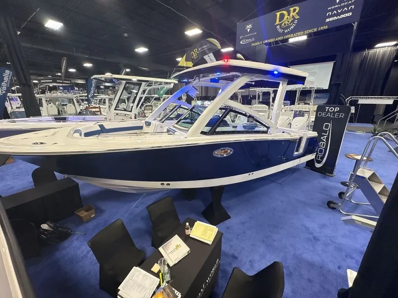 Slide: The Image of Robalo R257 2026 - 2