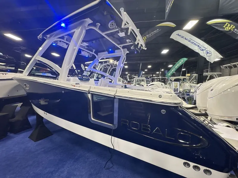 The Image of Robalo R257 2026 - 0