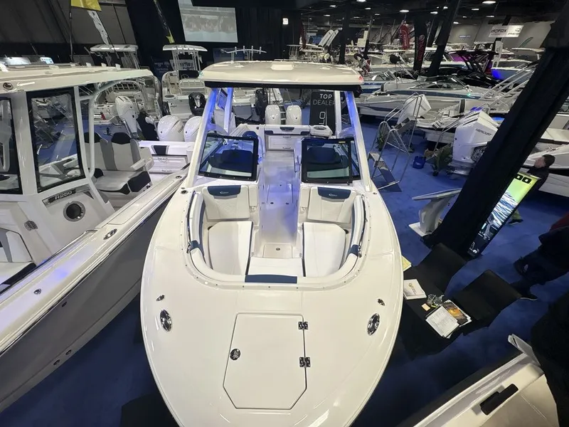 Slide: The Image of Robalo R257 2026 - 3