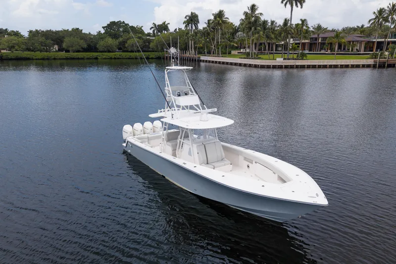 Slide: The Image of SeaVee 390Z 2024 - 6