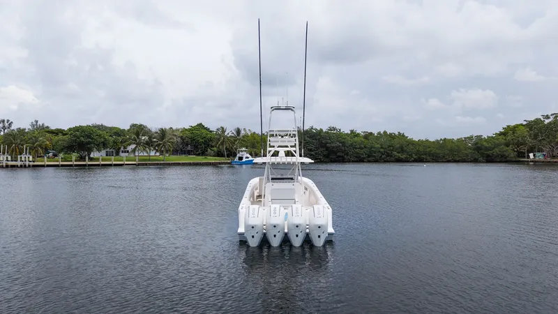 Slide: The Image of SeaVee 390Z 2024 - 33
