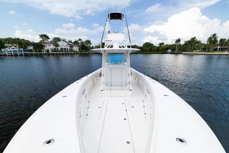 Slide: The Image of SeaVee 390Z 2024 - 18
