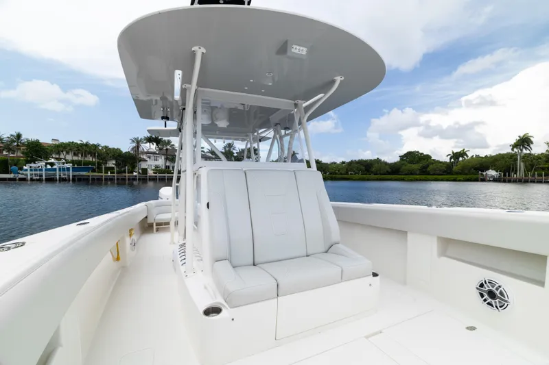 Slide: The Image of SeaVee 390Z 2024 - 20