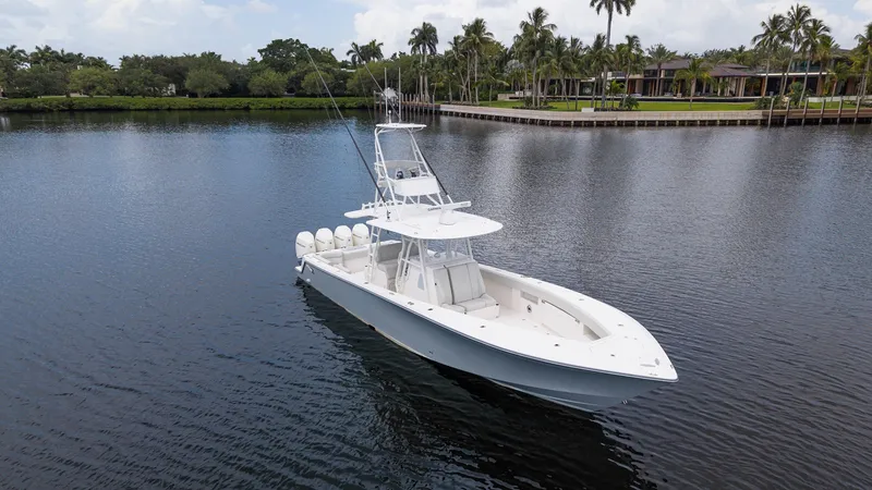 Slide: The Image of SeaVee 390Z 2024 - 40
