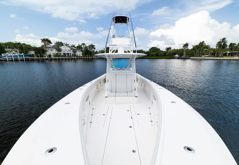 Slide: The Image of SeaVee 390Z 2024 - 4