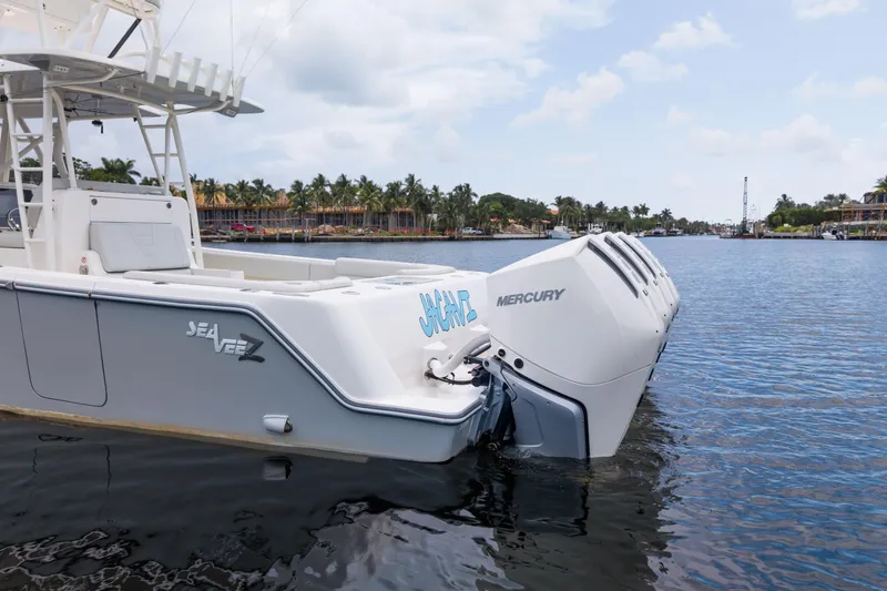 Slide: The Image of SeaVee 390Z 2024 - 10