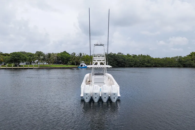 Slide: The Image of SeaVee 390Z 2024 - 41