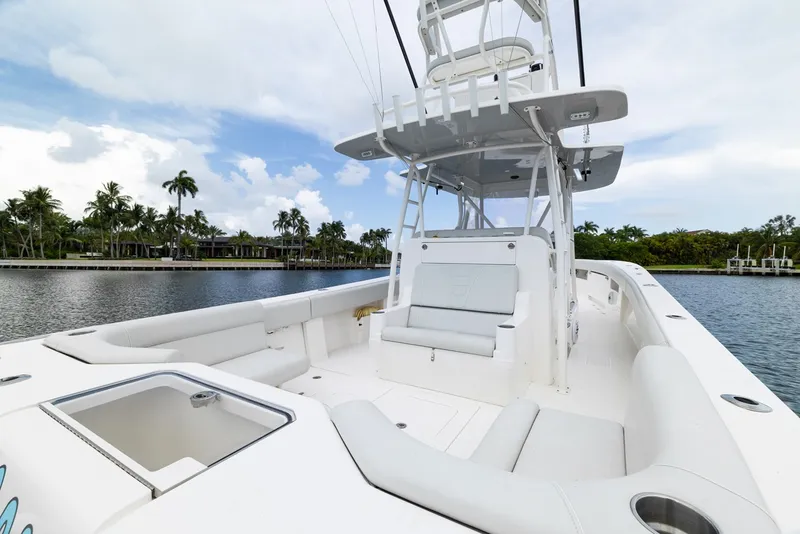 Slide: The Image of SeaVee 390Z 2024 - 10