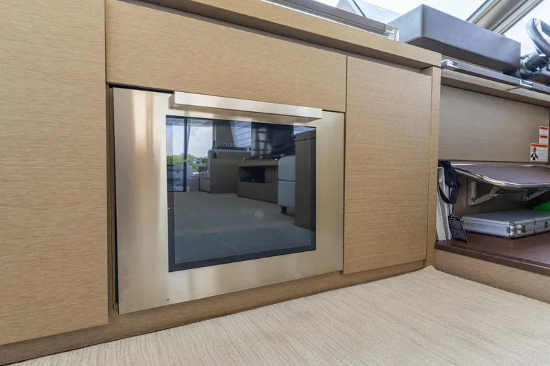 Slide: The Image of Prestige 680 2016 - 66