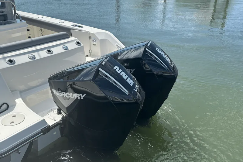 Slide: The Image of Boston Whaler 250 Outrage 2025 - 11