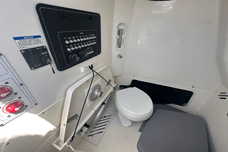 Slide: The Image of Boston Whaler 250 Outrage 2025 - 23