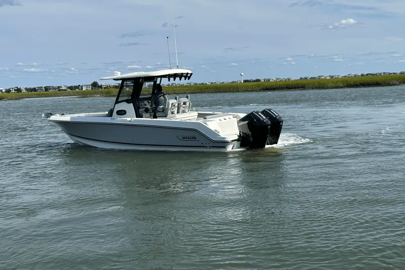 Slide: The Image of Boston Whaler 250 Outrage 2025 - 6