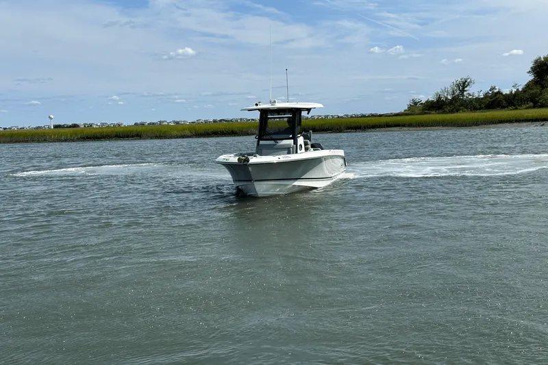 Slide: The Image of Boston Whaler 250 Outrage 2025 - 8