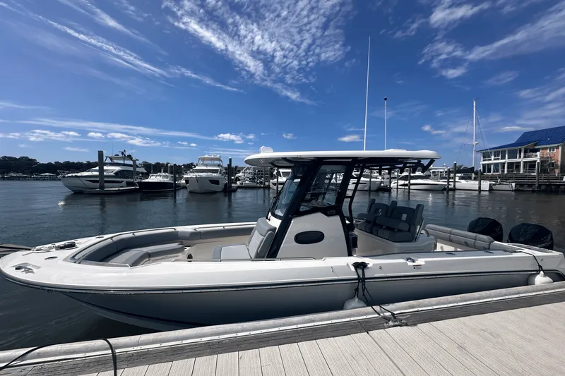 Slide: The Image of Boston Whaler 250 Outrage 2025 - 9