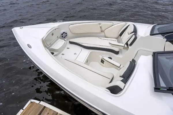 Slide: The Image of Stingray Boat Company 23 OSX 2024 - 8