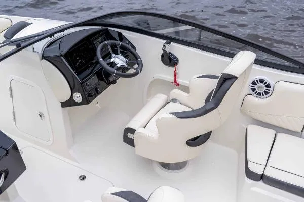 Slide: The Image of Stingray Boat Company 23 OSX 2024 - 7