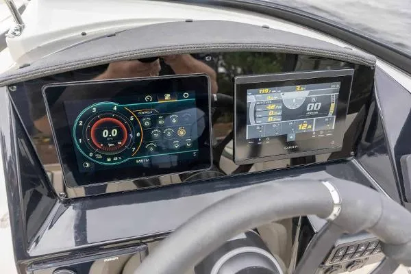 Slide: The Image of Stingray Boat Company 23 OSX 2024 - 11