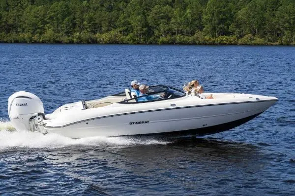 Slide: The Image of Stingray Boat Company 23 OSX 2024 - 17