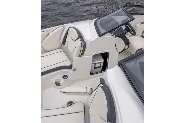 Slide: The Image of Stingray Boat Company 23 OSX 2024 - 9