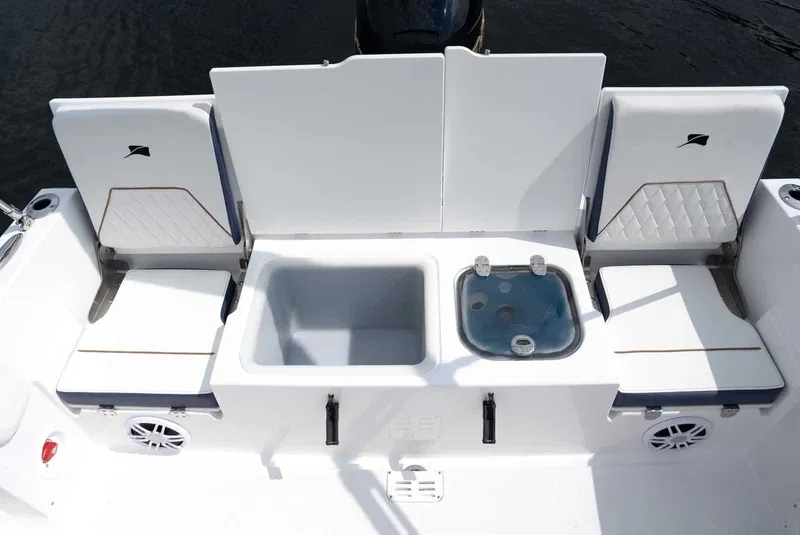 Slide: The Image of Stingray Boat Company "The Clean Strike" 173 CC 2025 - 4