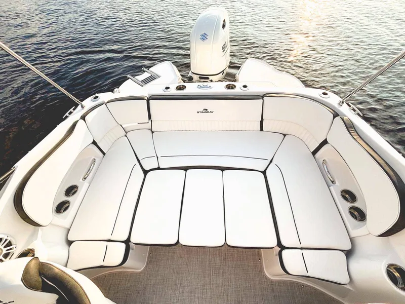 Slide: The Image of Stingray Boat Company 211 DC 2025 - 2