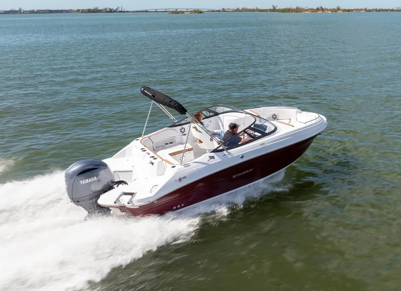 The Image of Stingray Boat Company 211 DC 2025 - 0