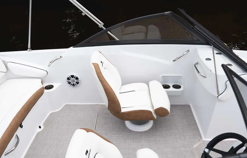 Slide: The Image of Stingray Boat Company 191 DC 2025 - 7