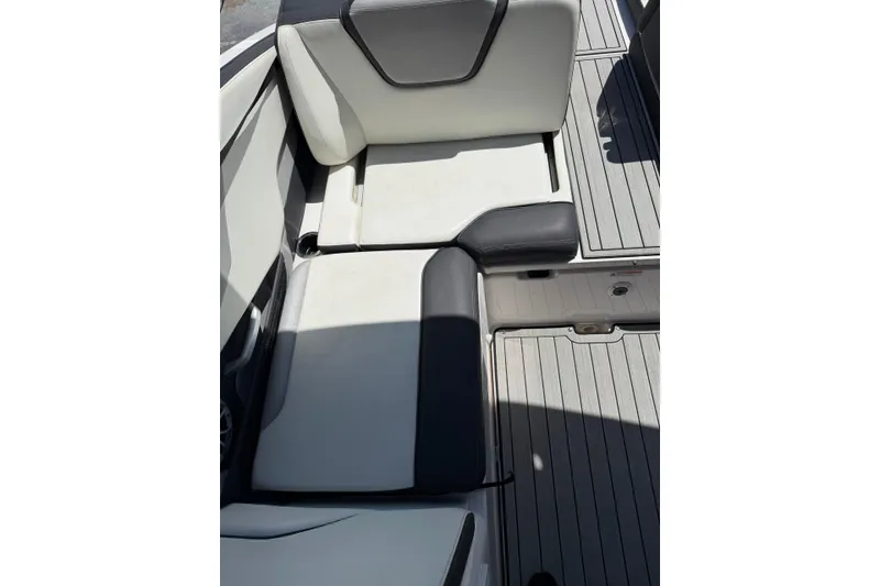 Slide: The Image of Yamaha 252SD 2021 - 18