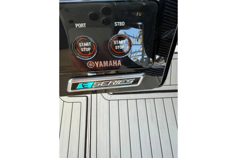 Slide: The Image of Yamaha 252SD 2021 - 24