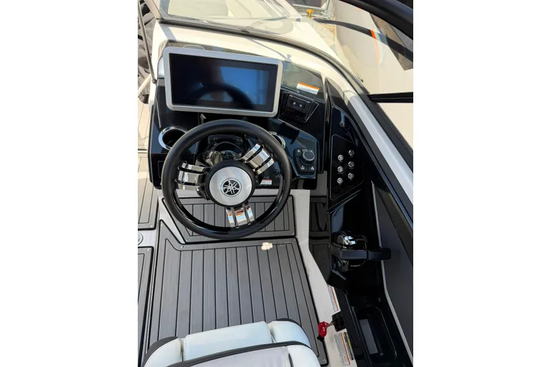 Slide: The Image of Yamaha 252SD 2021 - 25