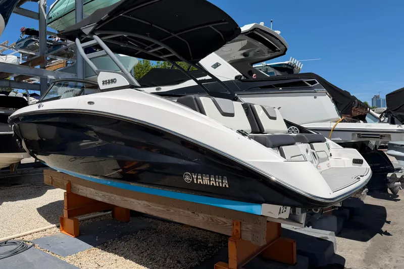 Slide: The Image of Yamaha 252SD 2021 - 1